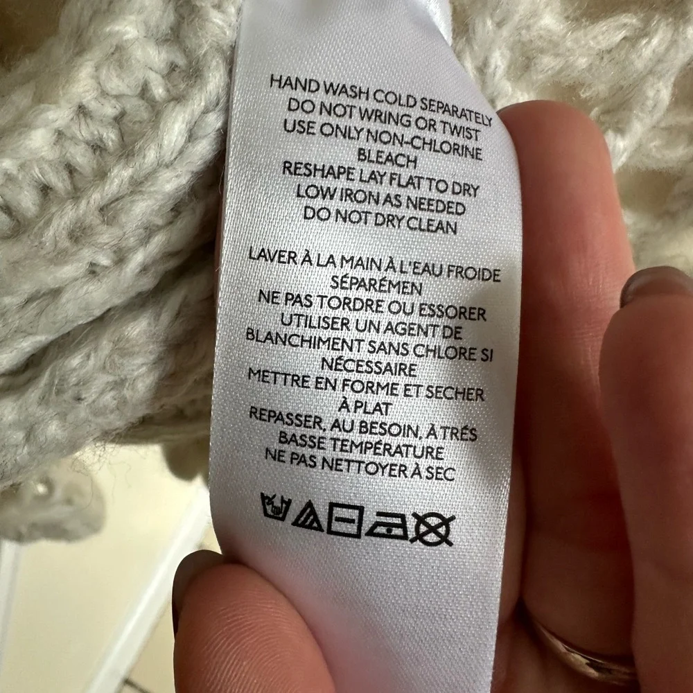 NWT Urban Outfitters Cream Sweater - Size SP